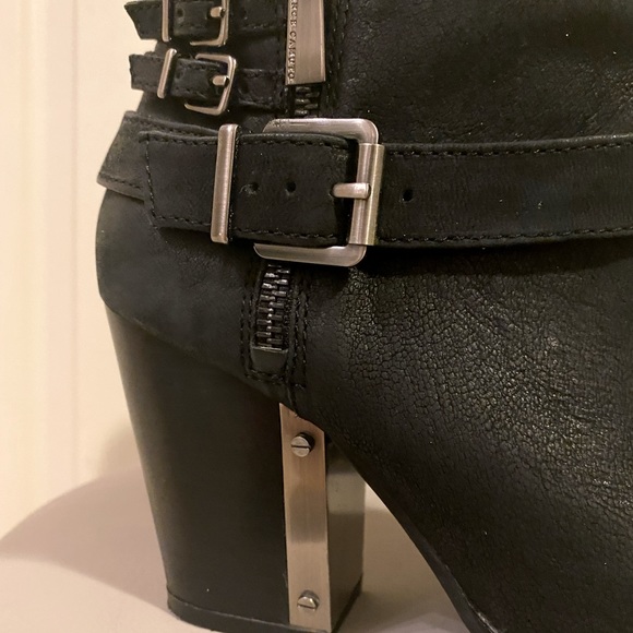 Vince Camuto Adelfi Black Womens Booties - Picture 8 of 9